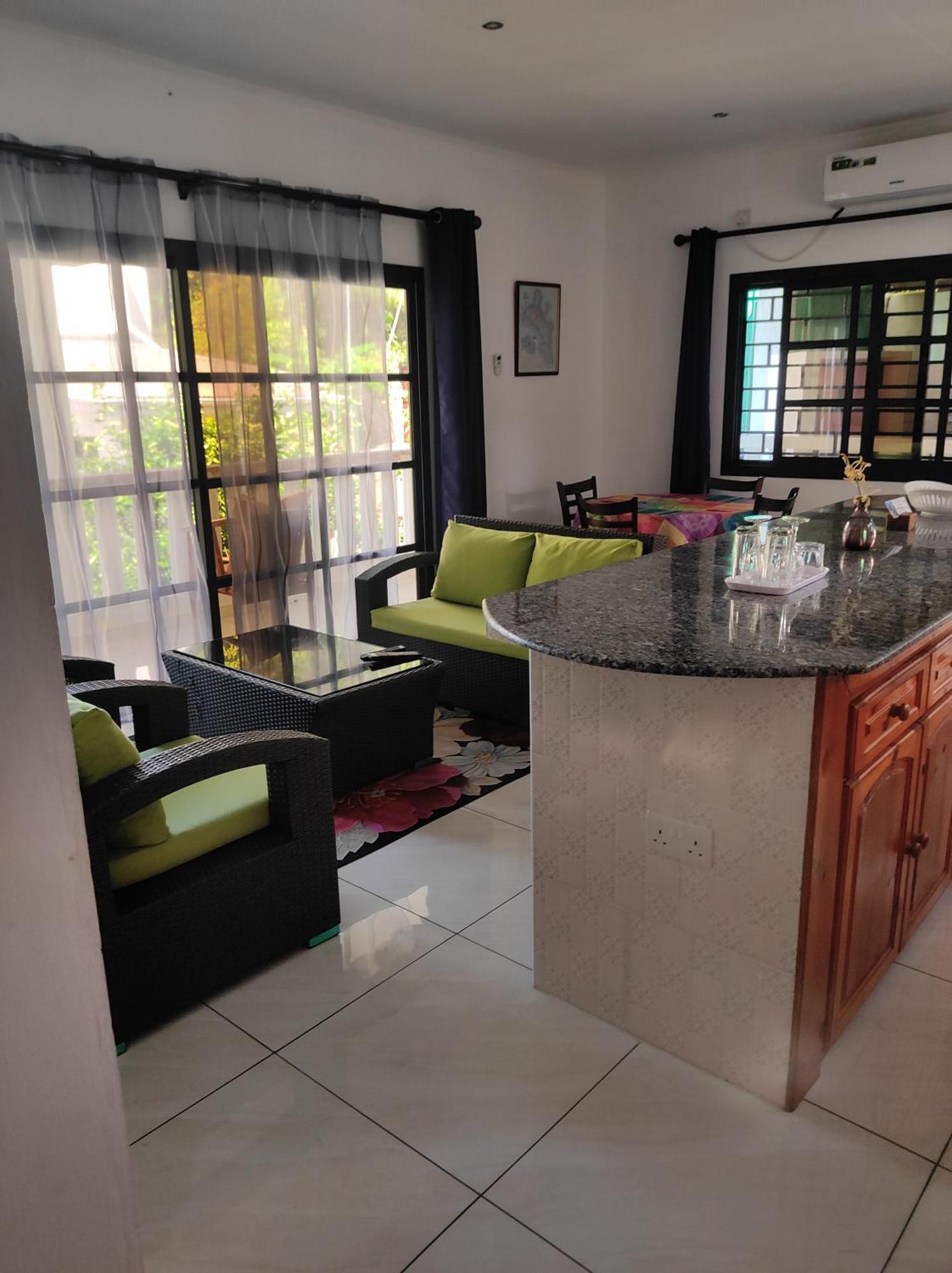 Sue-Etoile Self Catering Apartamento Pointe Au Sel Quarto foto